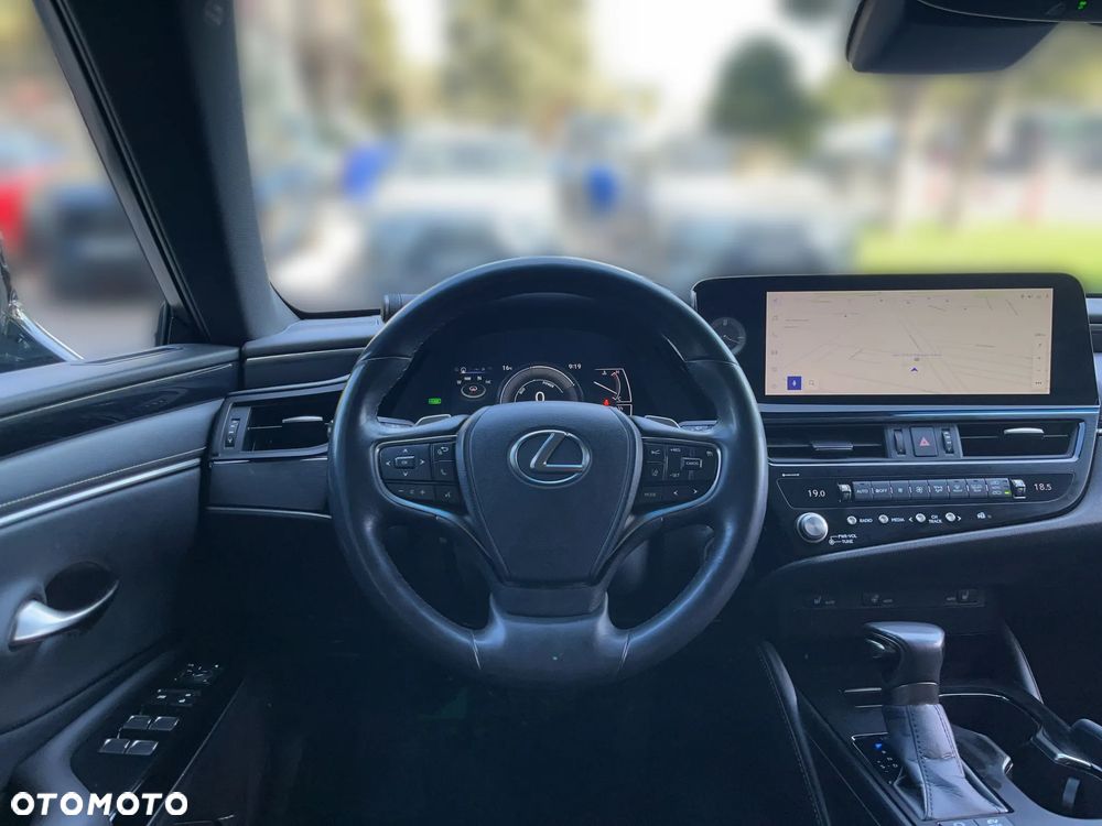 Lexus ES 300h Business Edition - 6