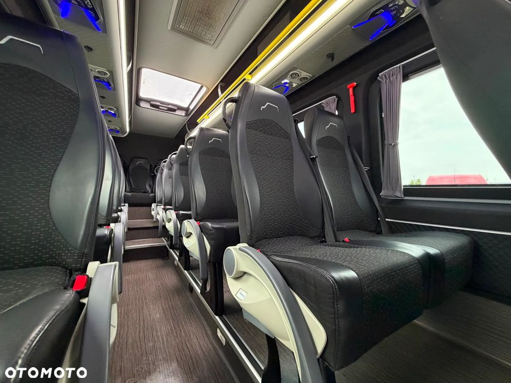 Mercedes-Benz Sprinter 517 - 22