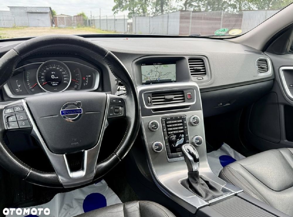 Volvo V60 Cross Country - 12