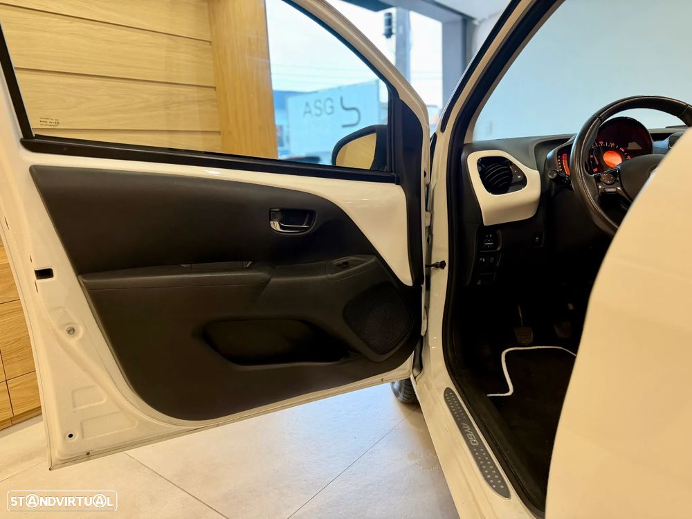 Toyota Aygo x-wave - 26