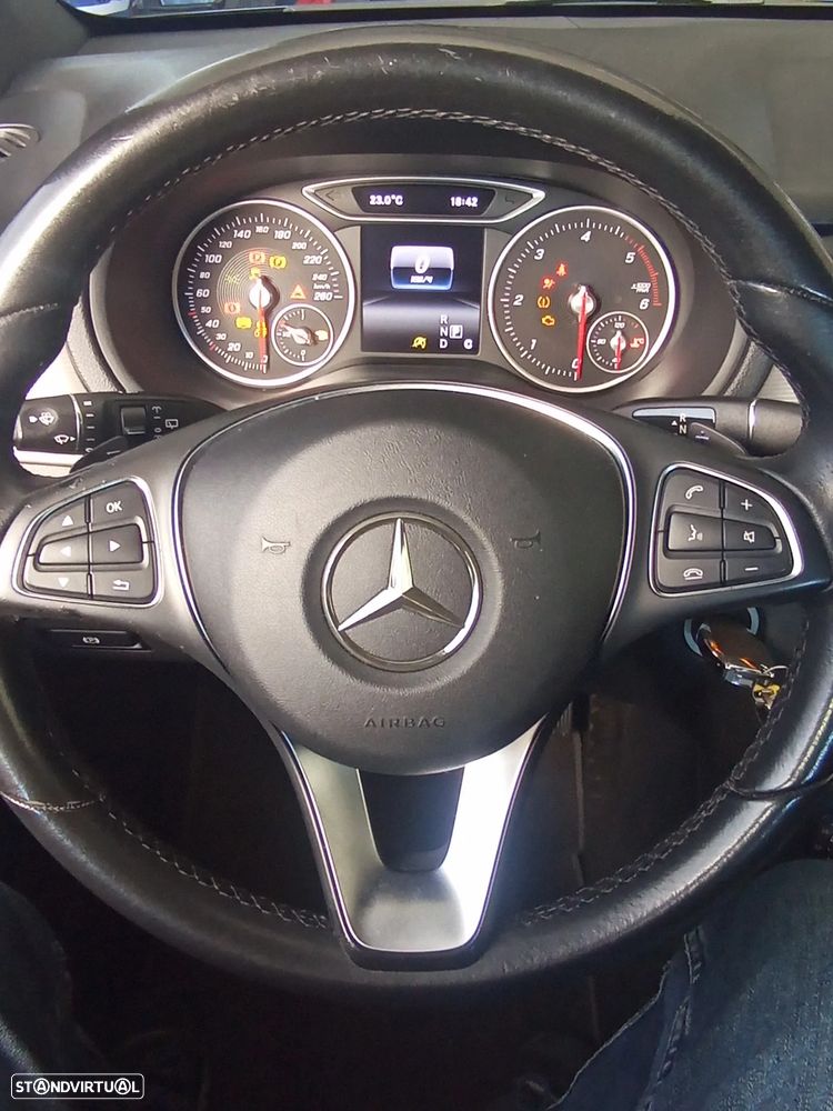 Mercedes-Benz 180 - 25