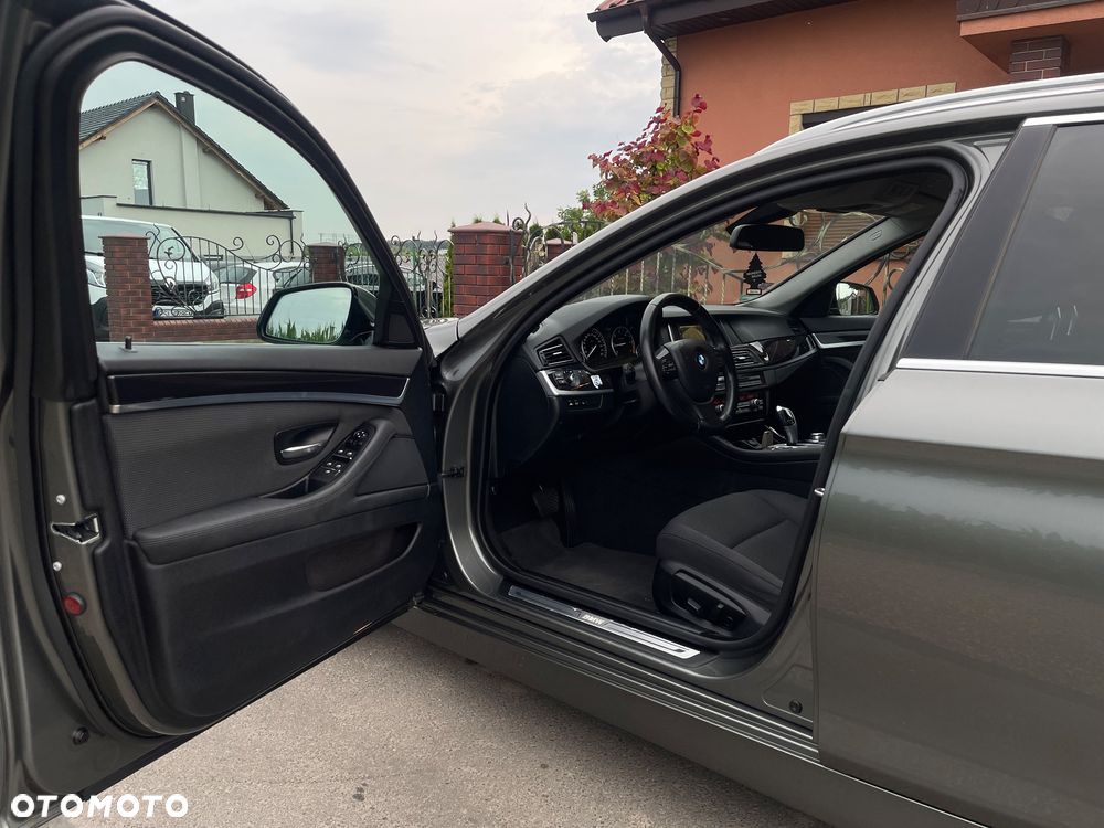 BMW Seria 5 525d Sport-Aut Modern Line - 20