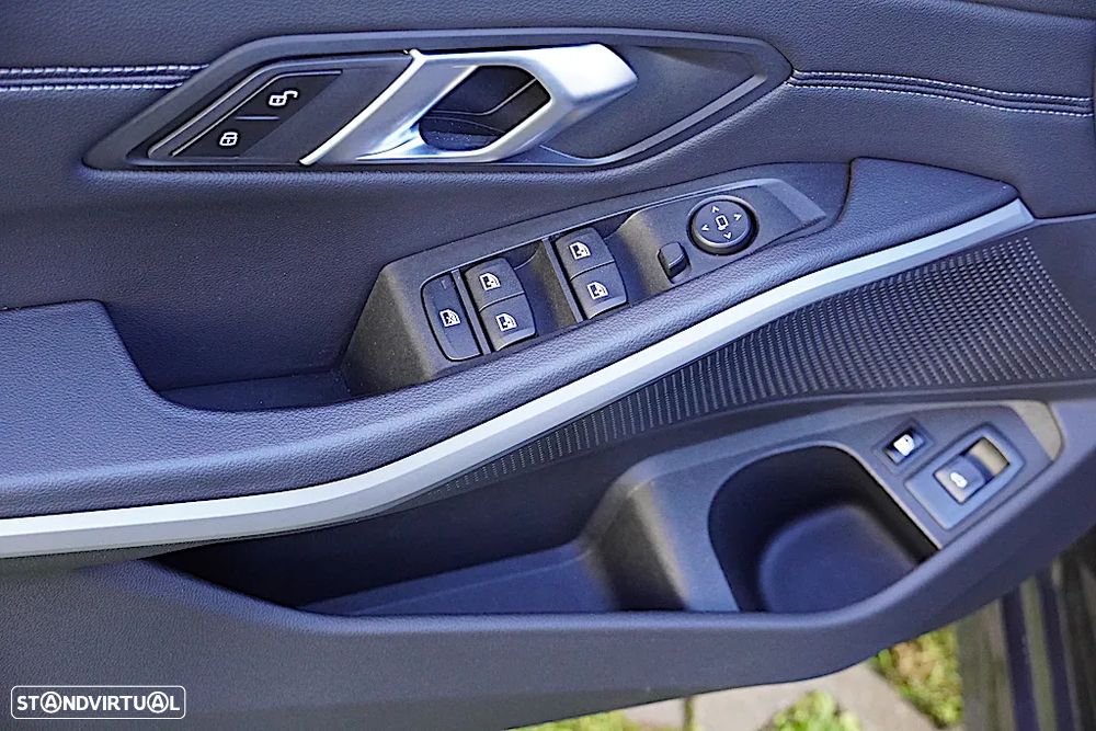 BMW 330 e Touring Auto - 18