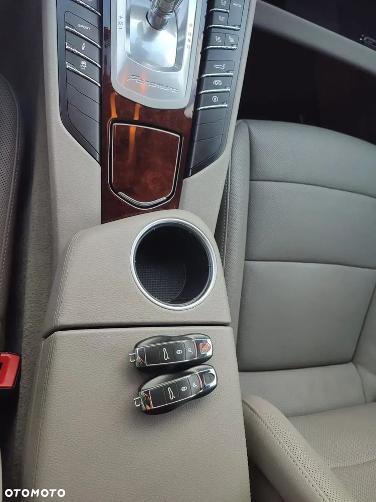 Porsche Panamera 4S - 5