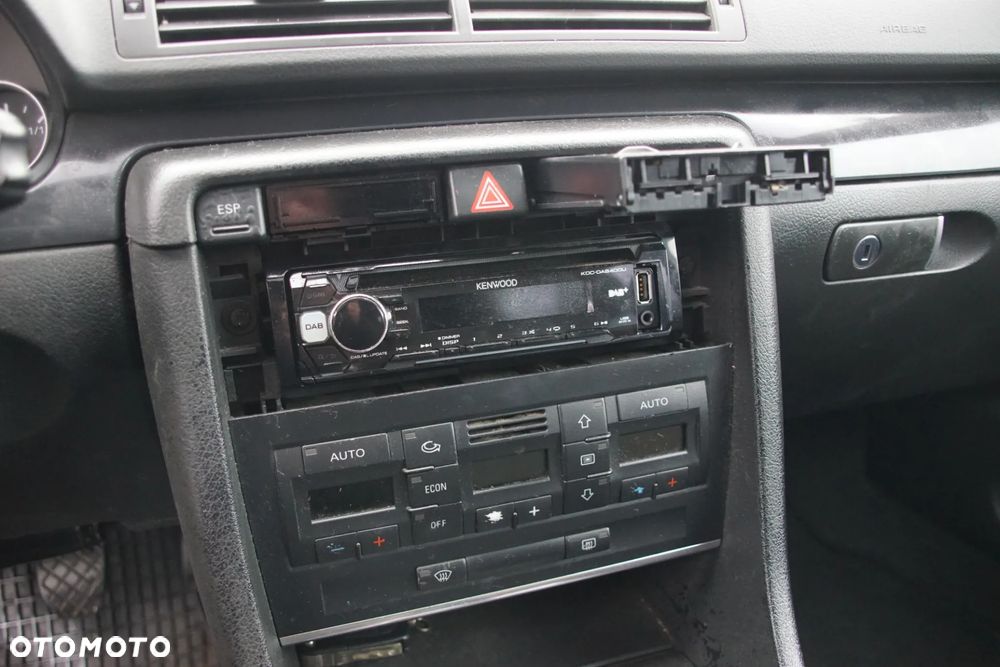 Auto na części - Audi A4 B6 1.9 TDI 130 KM AWX GBQ LX7Z 2002R Silnik Skrzynia Drzwi Maska Klapa Zderzak Błotnik Lusterko Lampa Klamka Szyba Deska Kokpit Sterownik Moduł Czujnik Licznik Panel Kierownica - 12