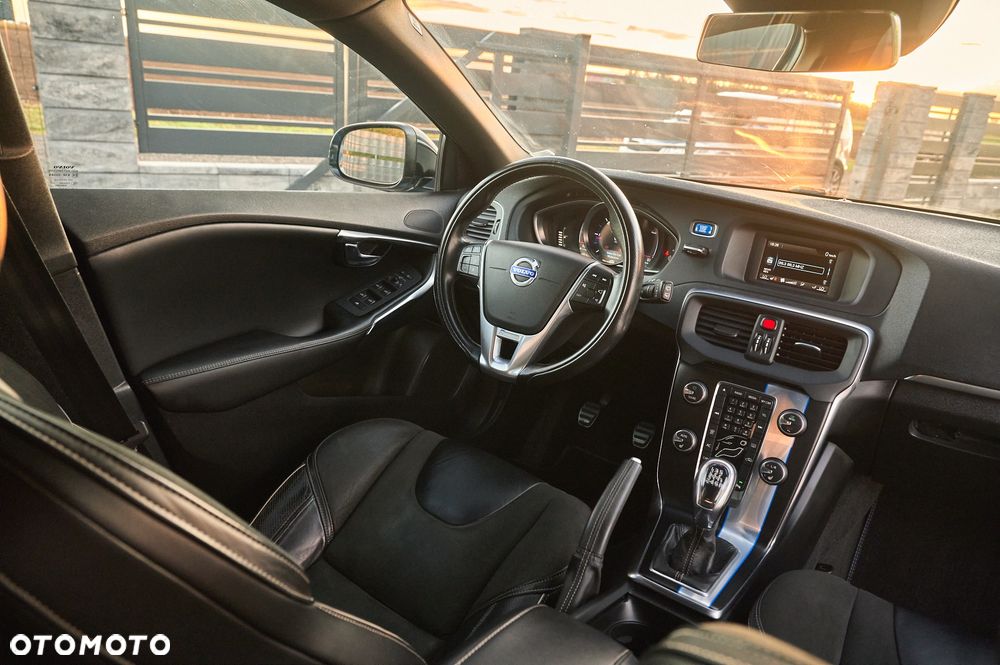 Volvo V40 D3 R Design - 32