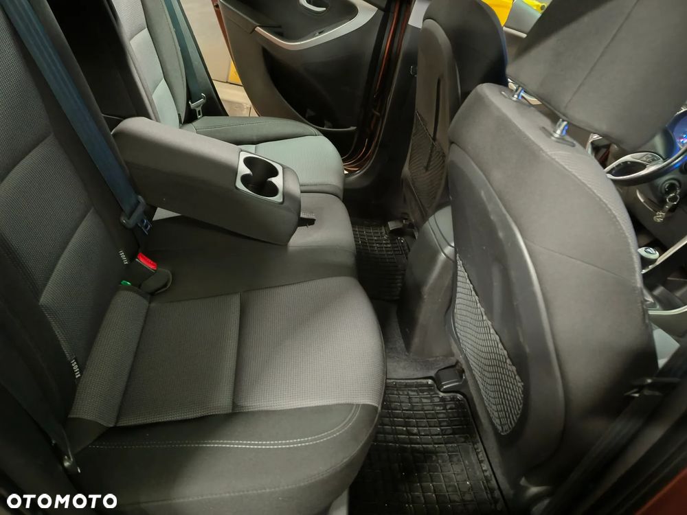 Hyundai i30 blue Kombi 1.6 CRDi Classic - 23