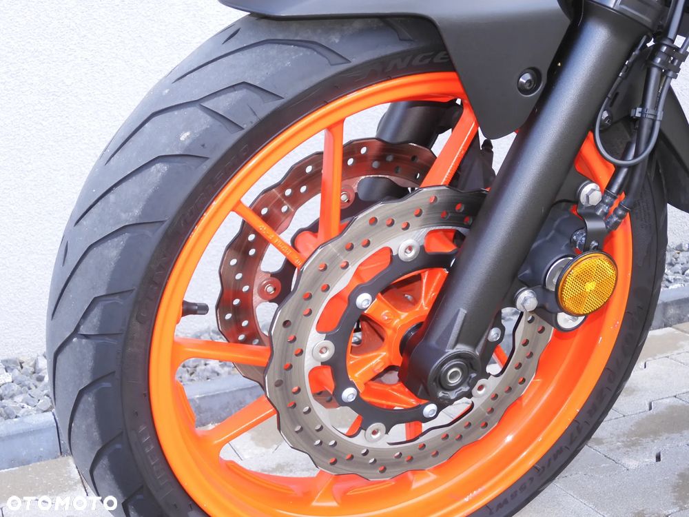 Yamaha MT - 27