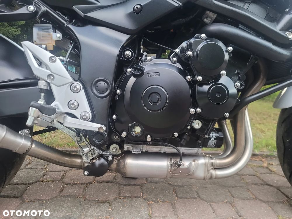 Suzuki GSR - 9