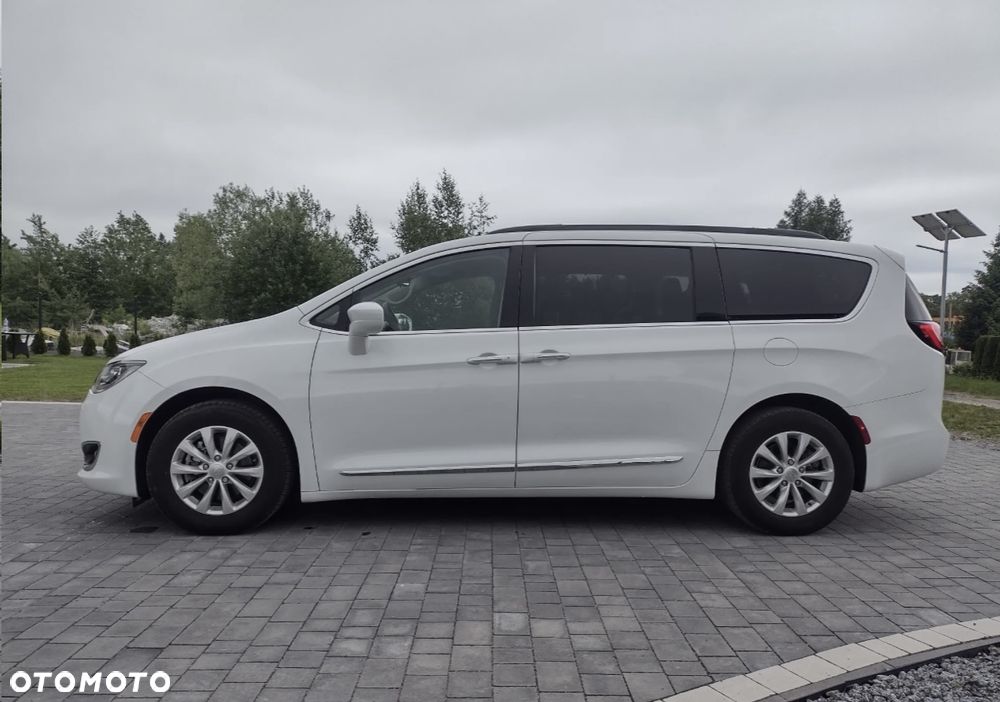 Chrysler Pacifica - 6