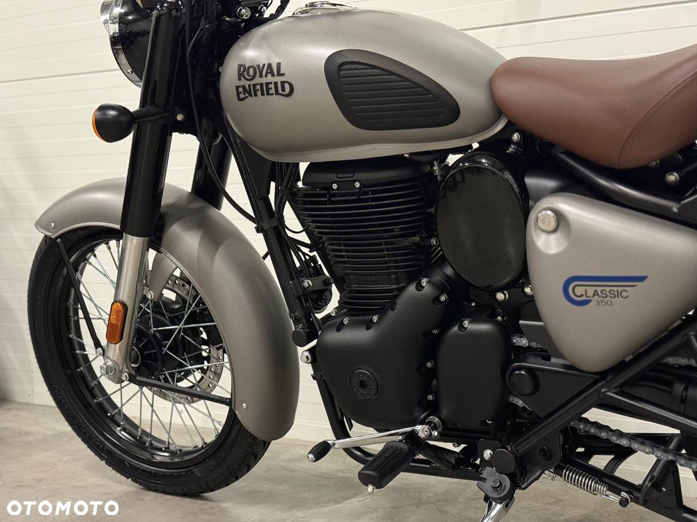 Royal Enfield Classic - 32