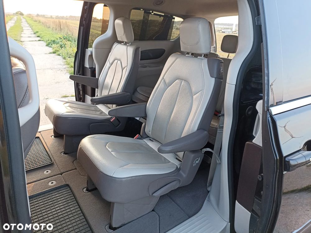 Chrysler Pacifica - 22