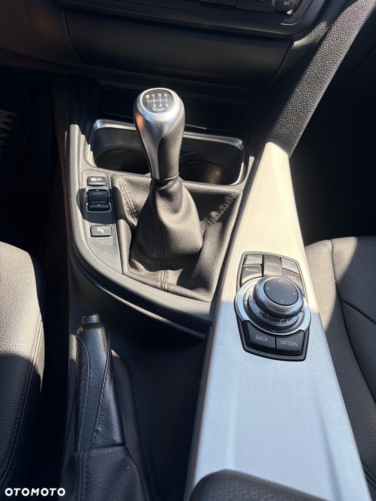 BMW Seria 3 318d Modern Line - 14