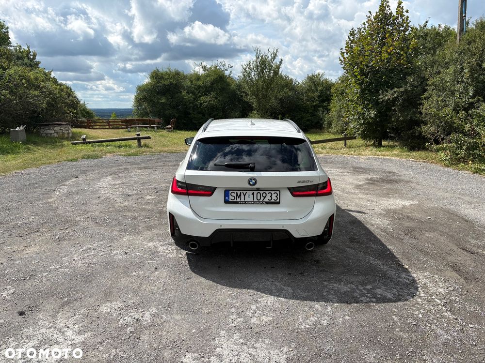 BMW Seria 3 330e M Sport - 6
