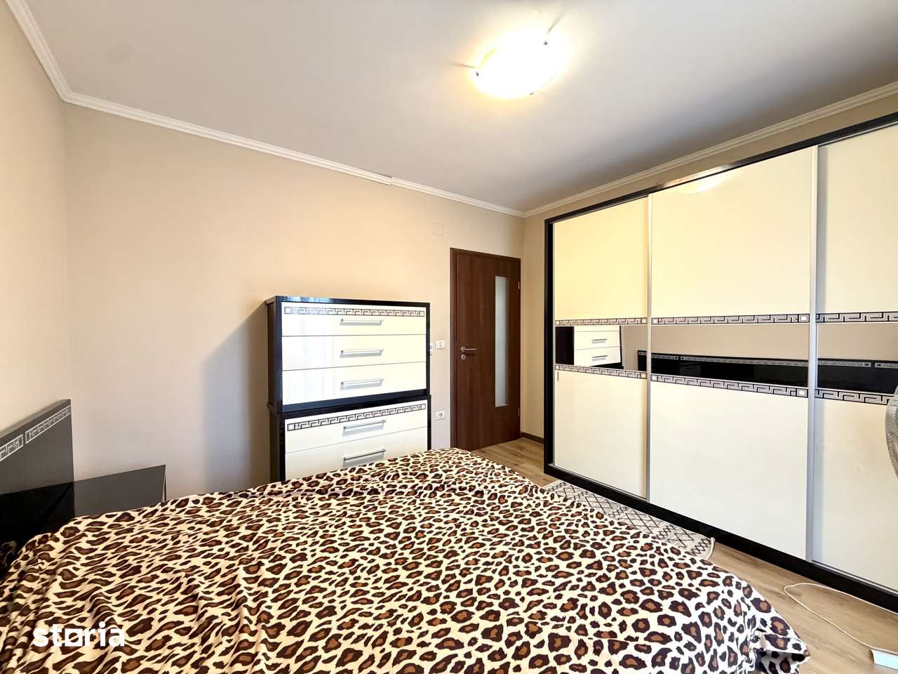 DE INCHIRIAT - Apartament 2 camera, etaj 1 - zona centrala Dumbravita — fotografia 3