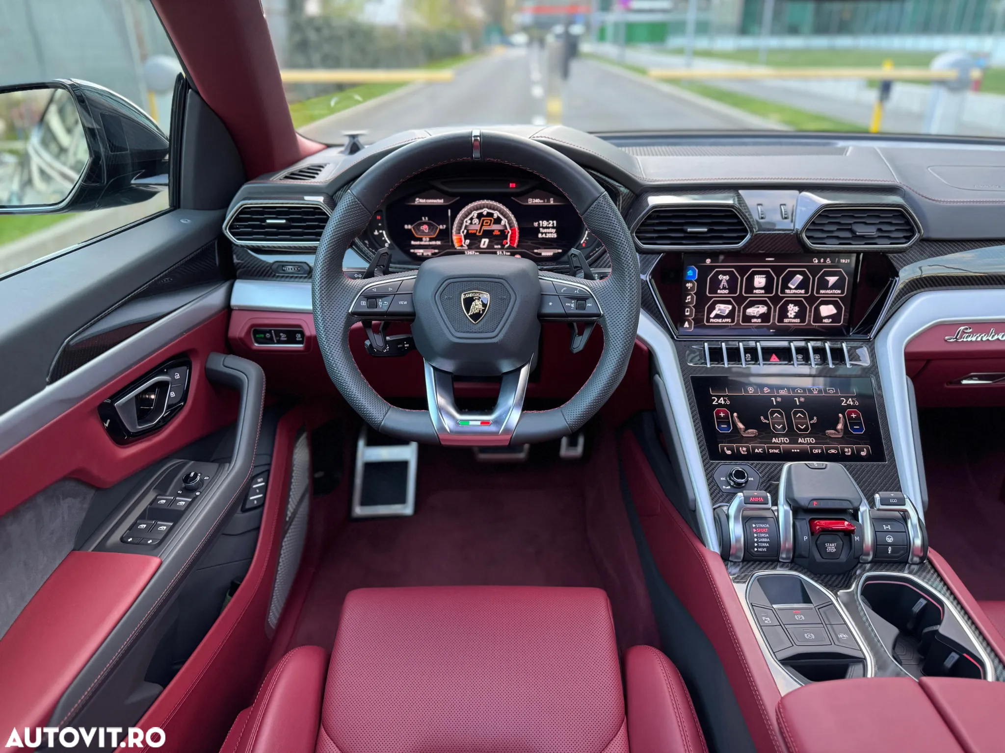 Lamborghini URUS Standard - 17