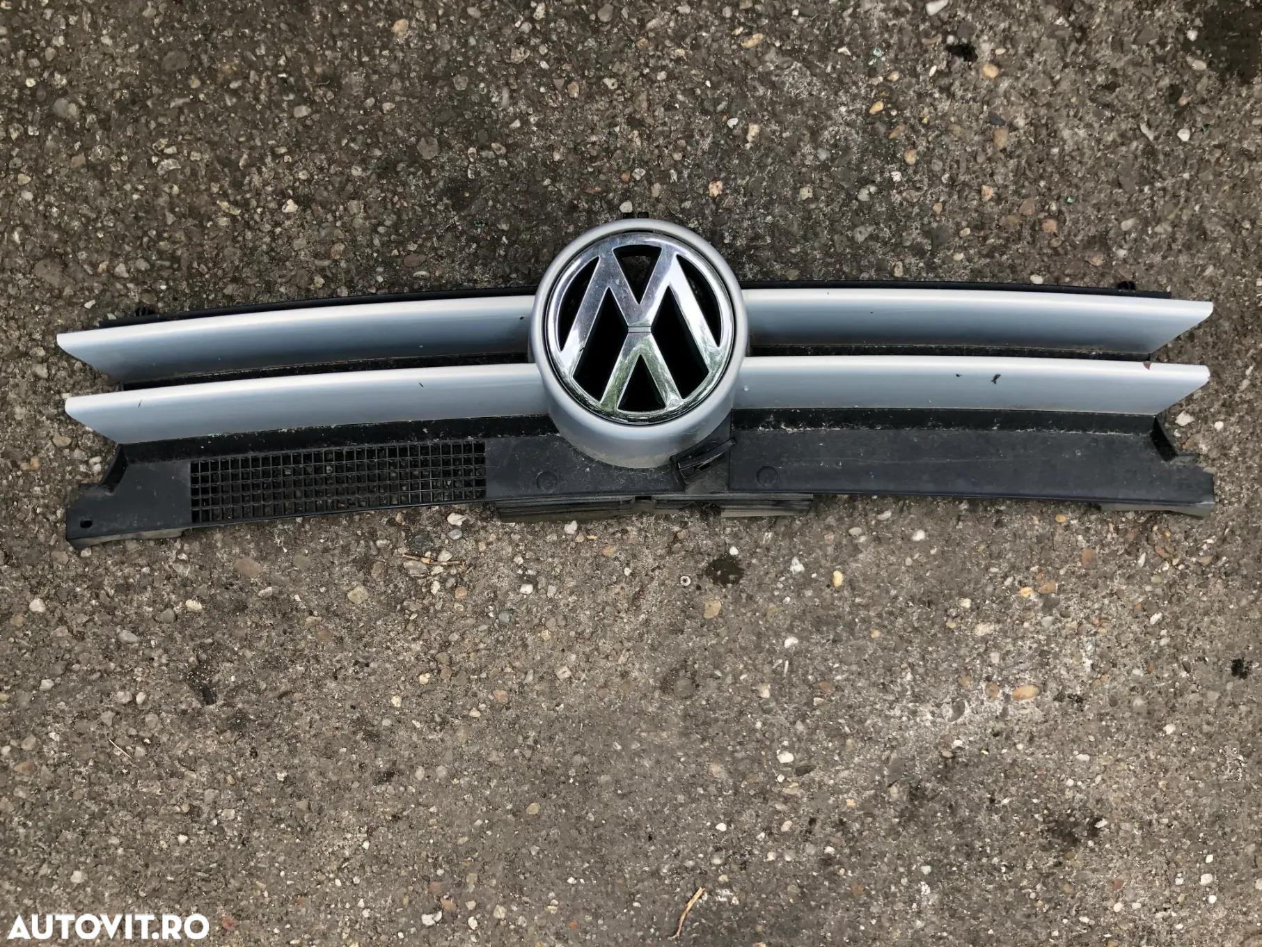Grila centrala bara fata VW Volkswagen Golf 4 gri argintiu 2002 - 2