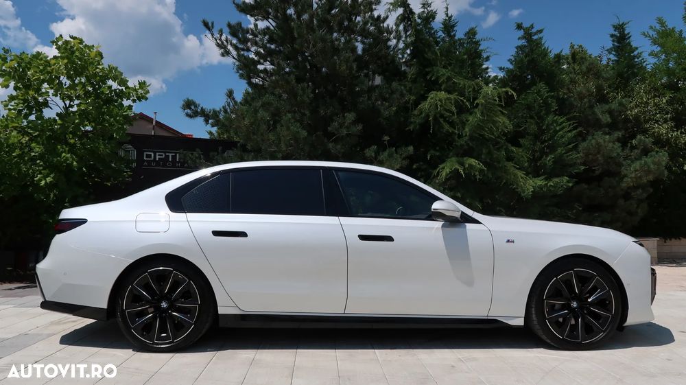 BMW Seria 7 740d xDrive MHEV - 8