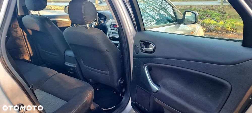 Ford Mondeo 2.0 TDCi Ambiente - 23