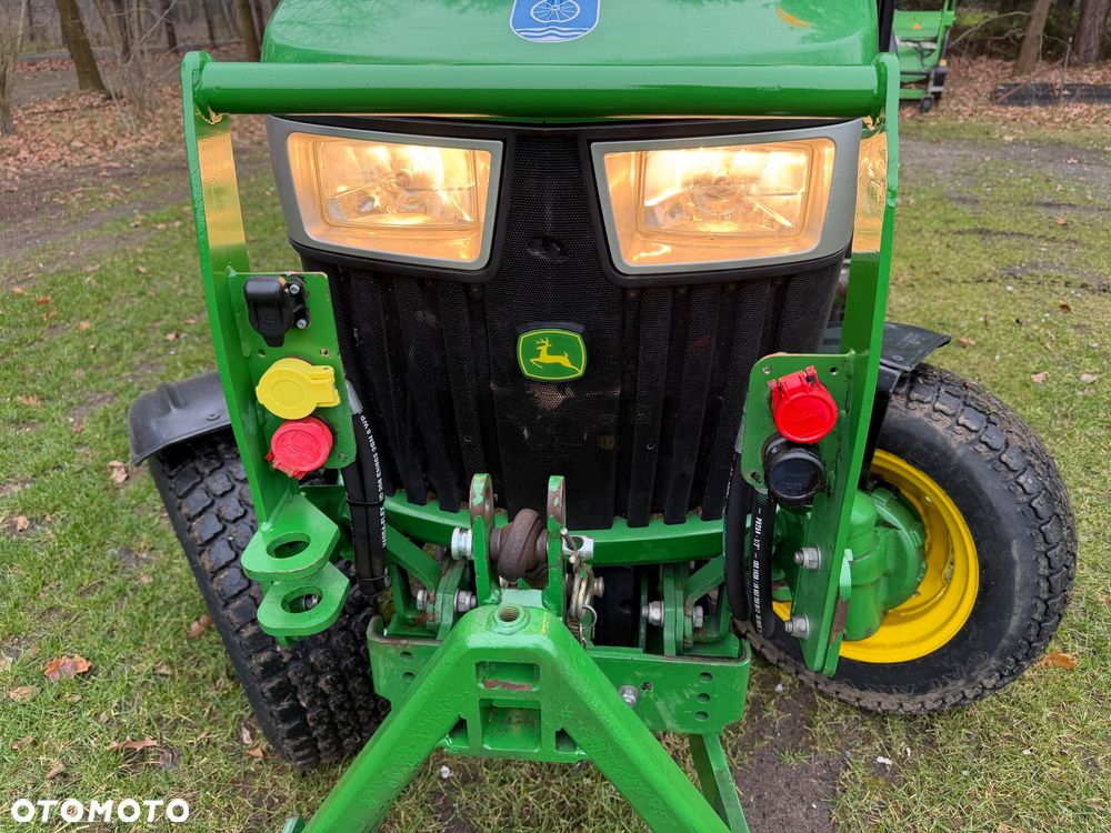 John Deere 3045R - 17