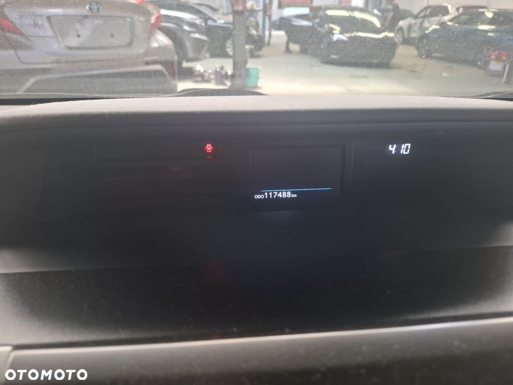 Toyota Prius+ (Hybrid) - 14