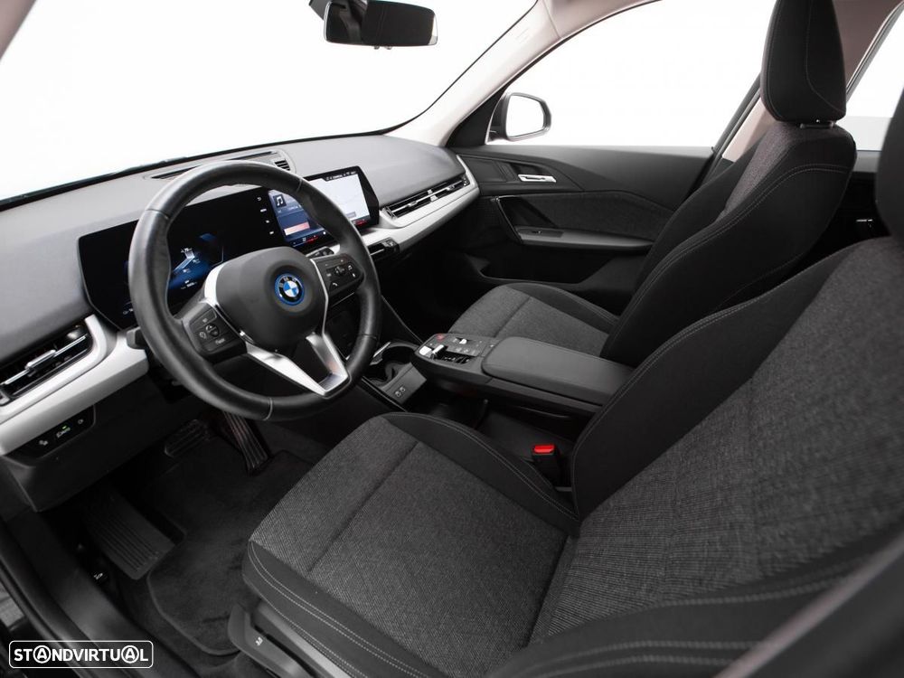 BMW iX1 eDrive20 - 8