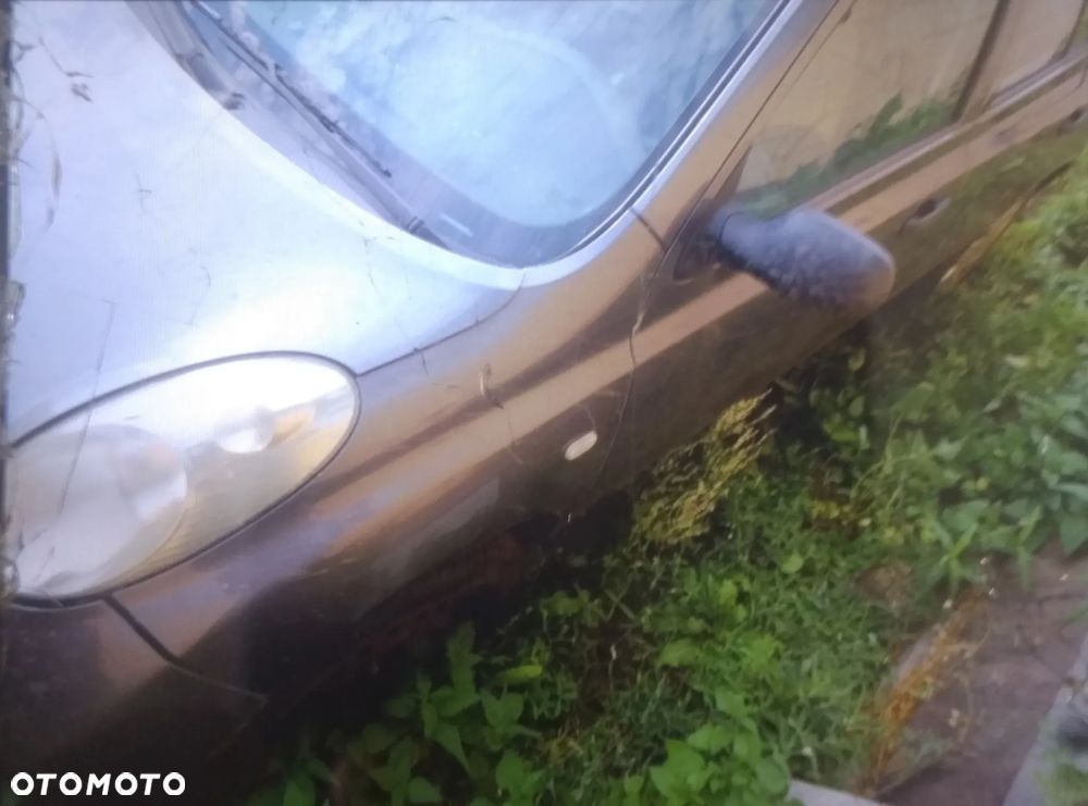 Nissan Micra lampa przednia lewa