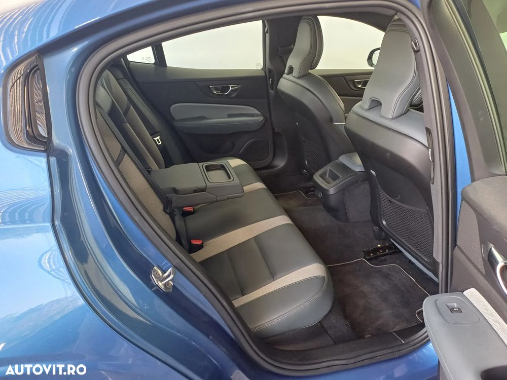 Volvo S60 B4 MHEV AT Plus Dark - 23