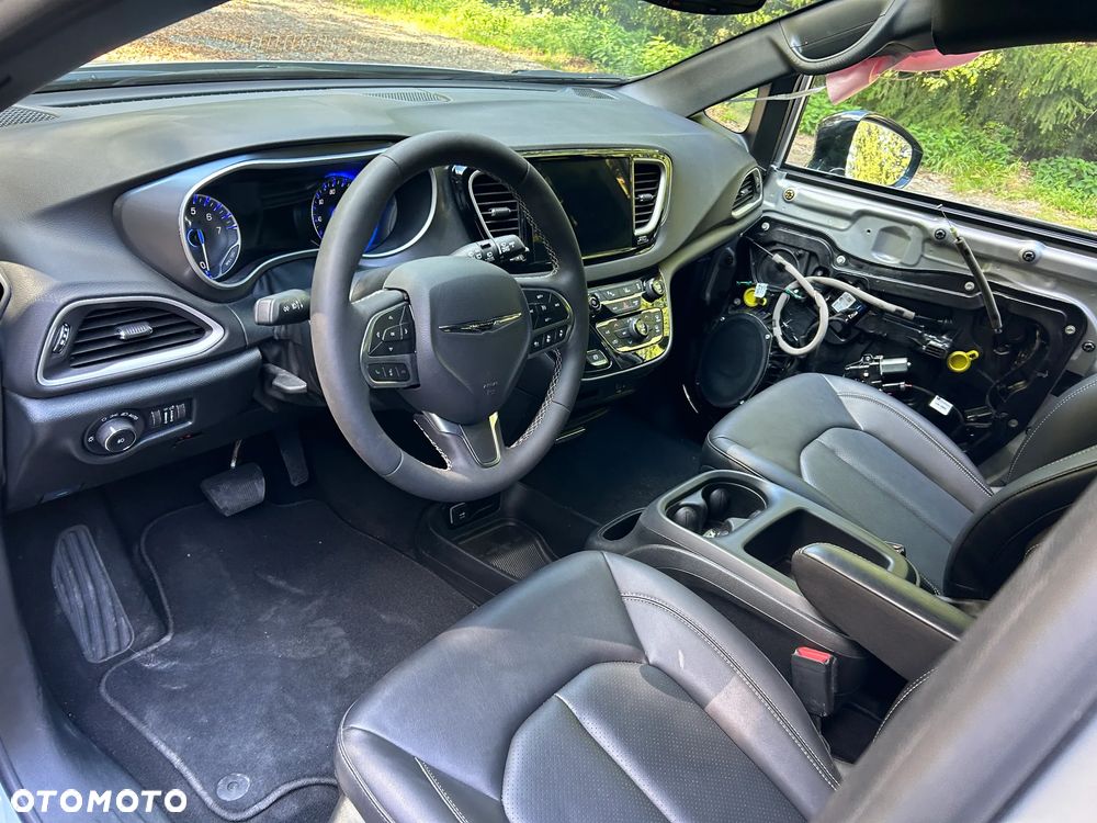 Chrysler Pacifica - 12