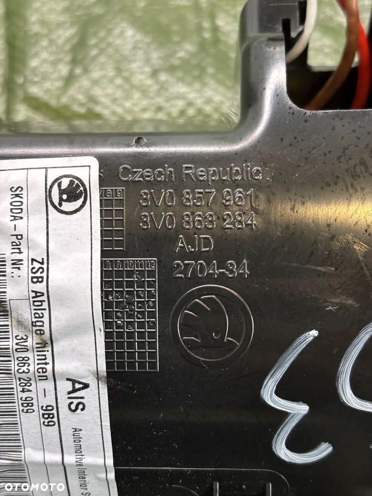 Skoda Superb III kratka nawiewu ramka tunelu tył obudowa schowek 3V0857961 - 5