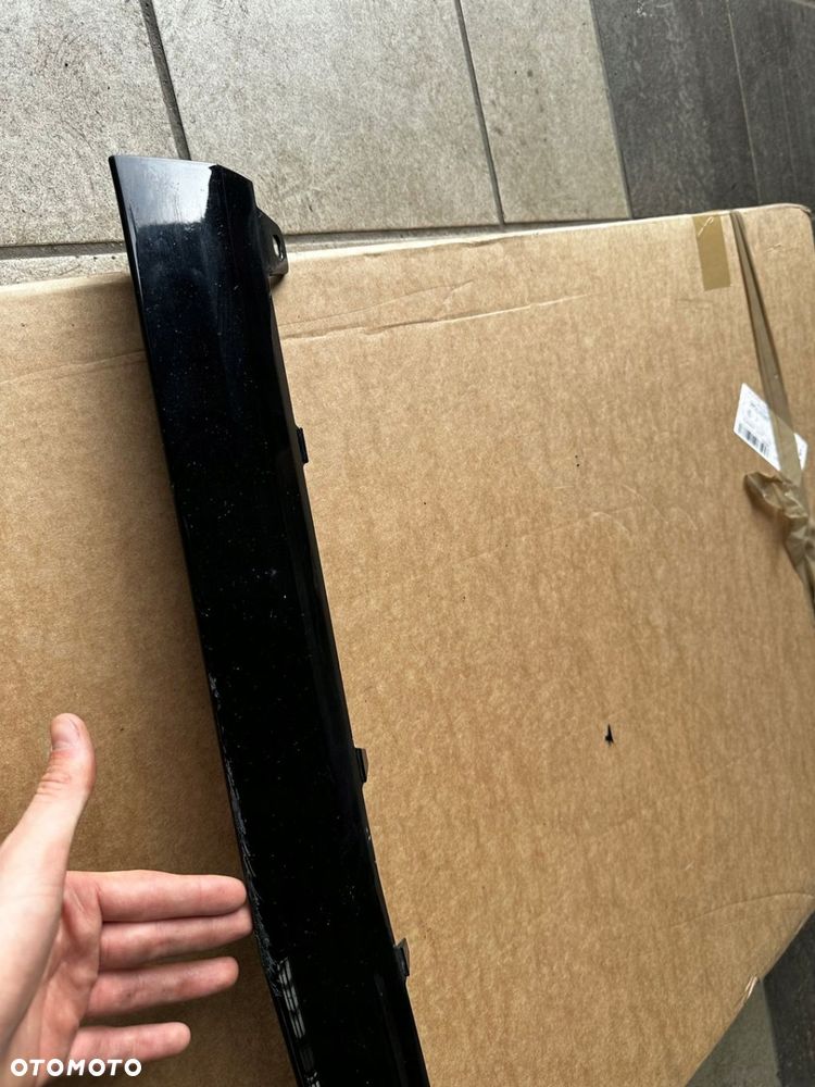 MERCEDES 205 C-KLASA AMG ŚRODKOWA LISTWA ZDERZAKA A2058851574 - 2