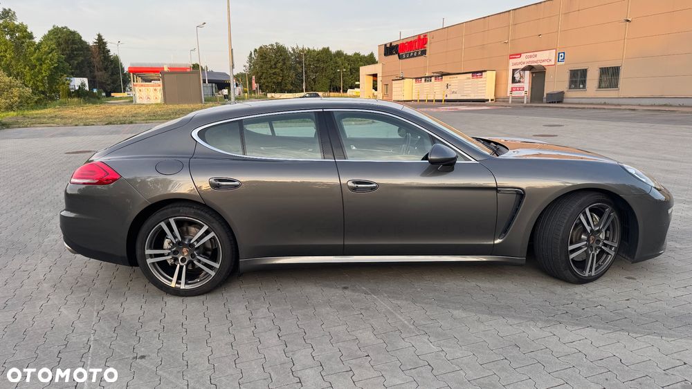 Porsche Panamera 4S - 9