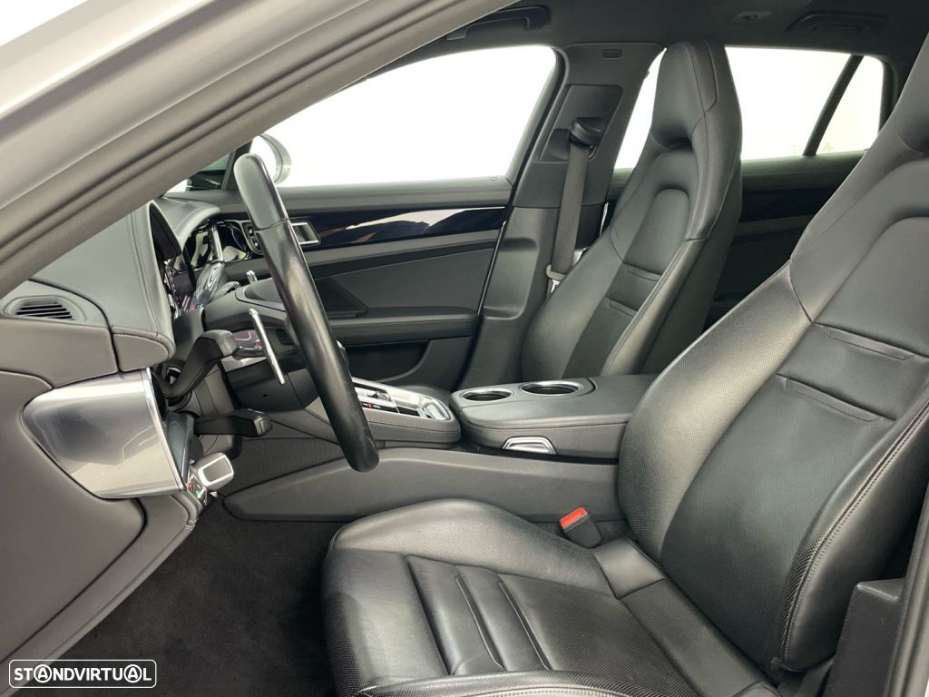 Porsche Panamera Sport Turismo 4 E-Hybrid - 22