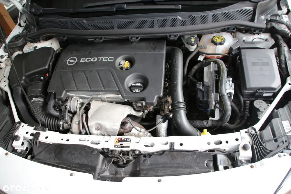 Opel Astra 1.6 Turbo Start/Stop Dynamic - 28