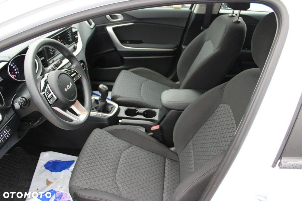 Kia Ceed - 12