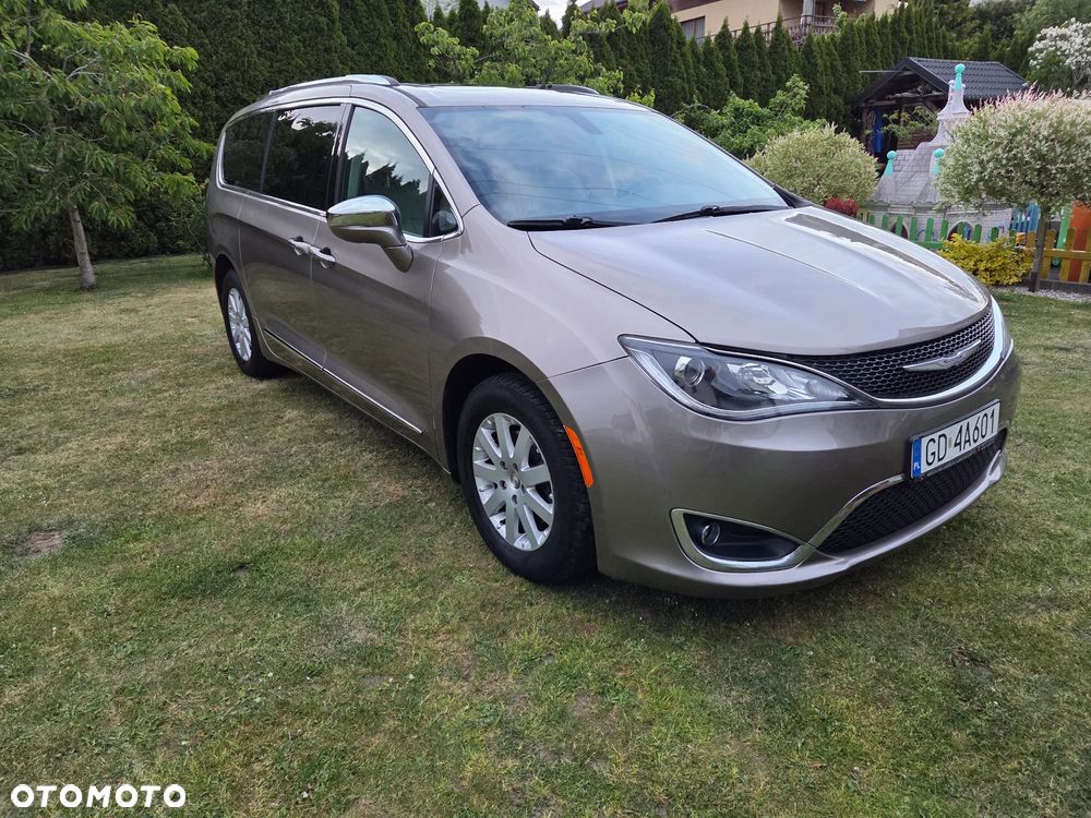 Chrysler Pacifica - 3