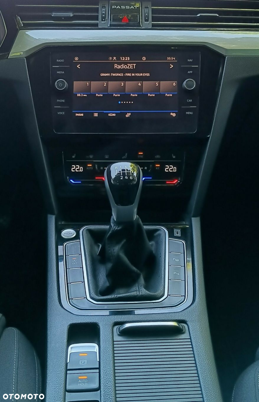Volkswagen Passat - 20