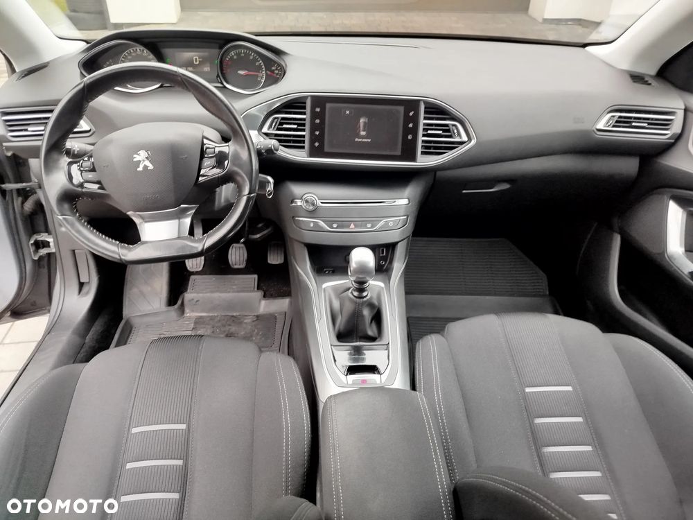 Peugeot 308 125 THP Allure - 32