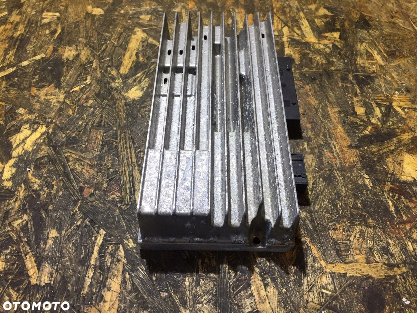 AUDI A4 B8 A5 8T WZMACNIACZ BANG OLUFSEN 8T0035223S - 2