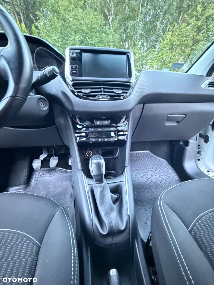 Peugeot 208 1.2 PureTech Style - 13