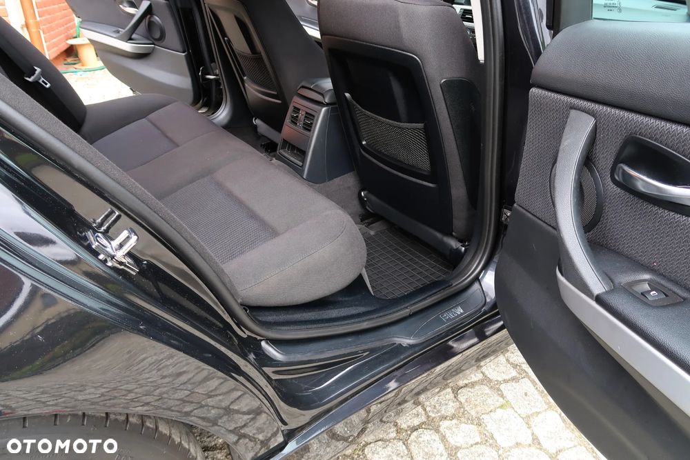 BMW Seria 3 318d Touring - 6
