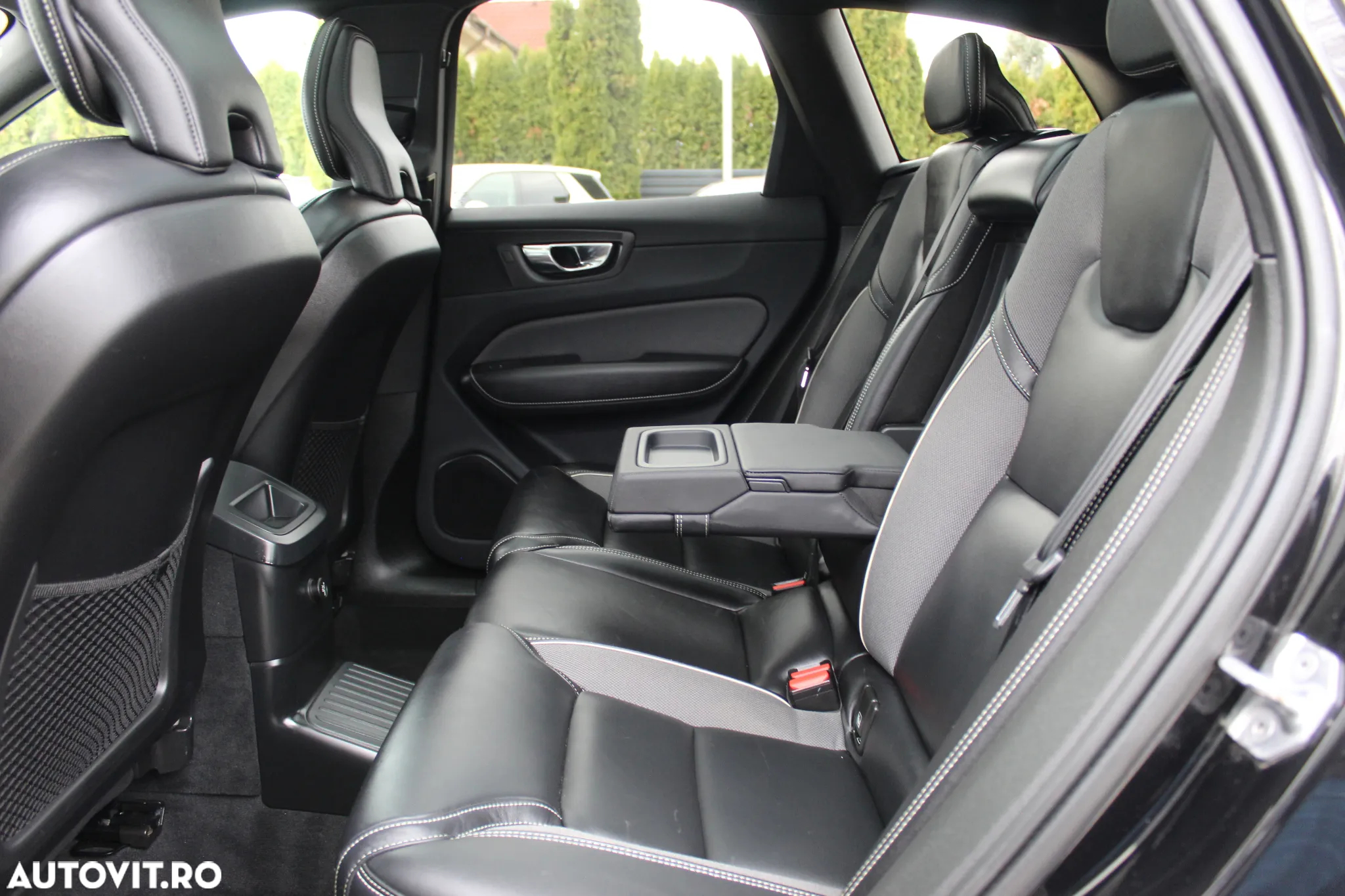 Volvo XC 60 T8 Twin Engine AWD Geartronic RDesign - 13