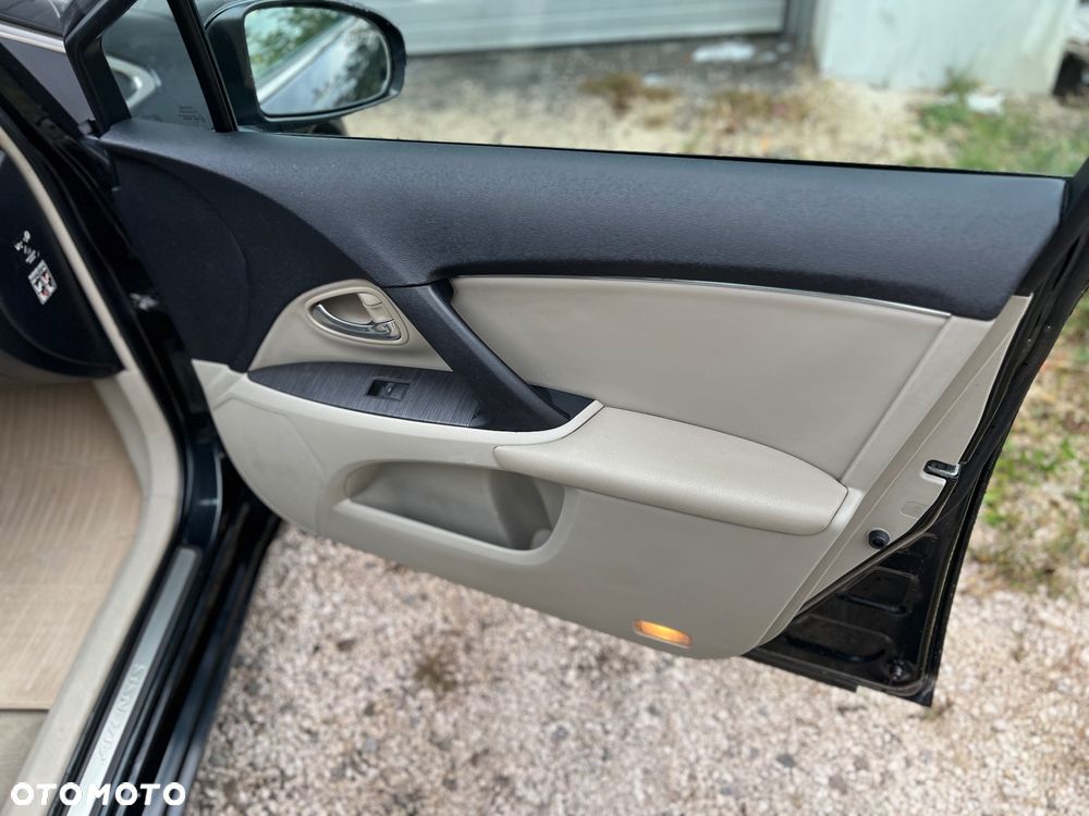 Toyota Avensis 2.0 D-4D Platinium - 32