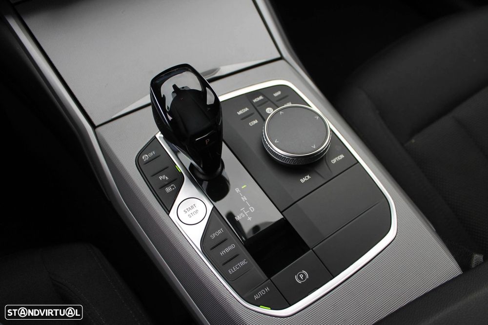 BMW 330 e Touring Auto - 27