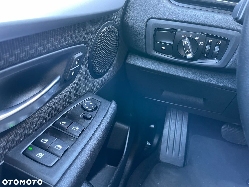 BMW Seria 2 218i - 29