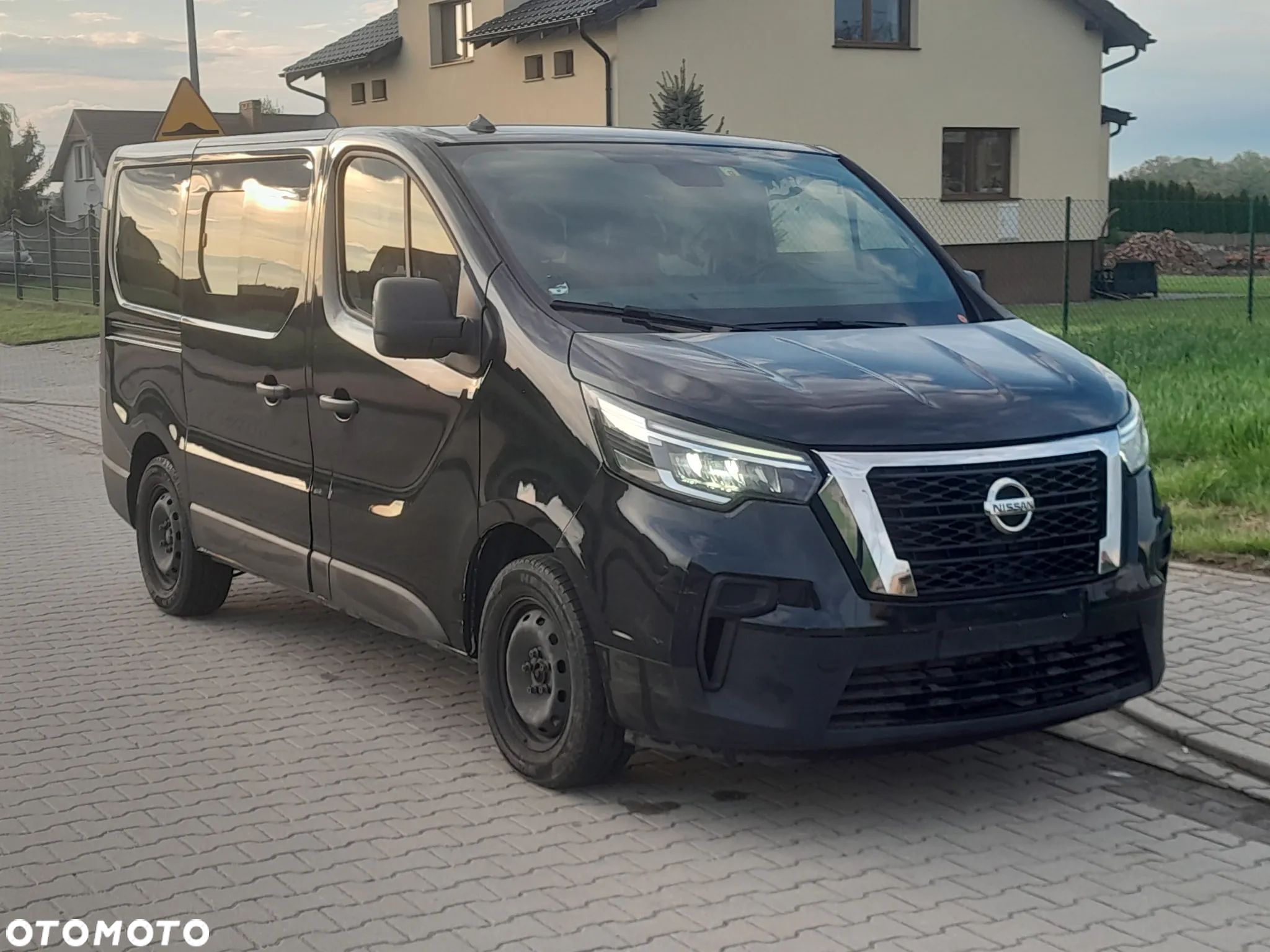 Nissan NV300 - 1