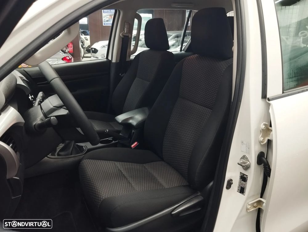 Toyota Hilux 2.4 D-4D 4WD CD CM - 11