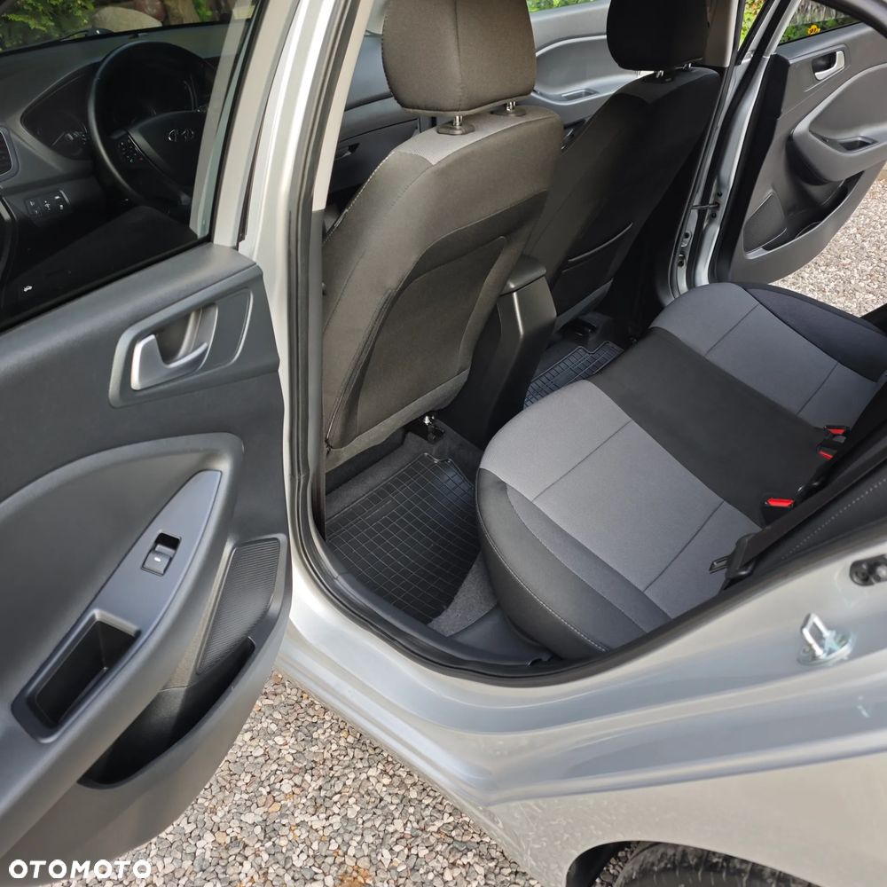 Hyundai i20 1.1 CRDi YES Silver - 6