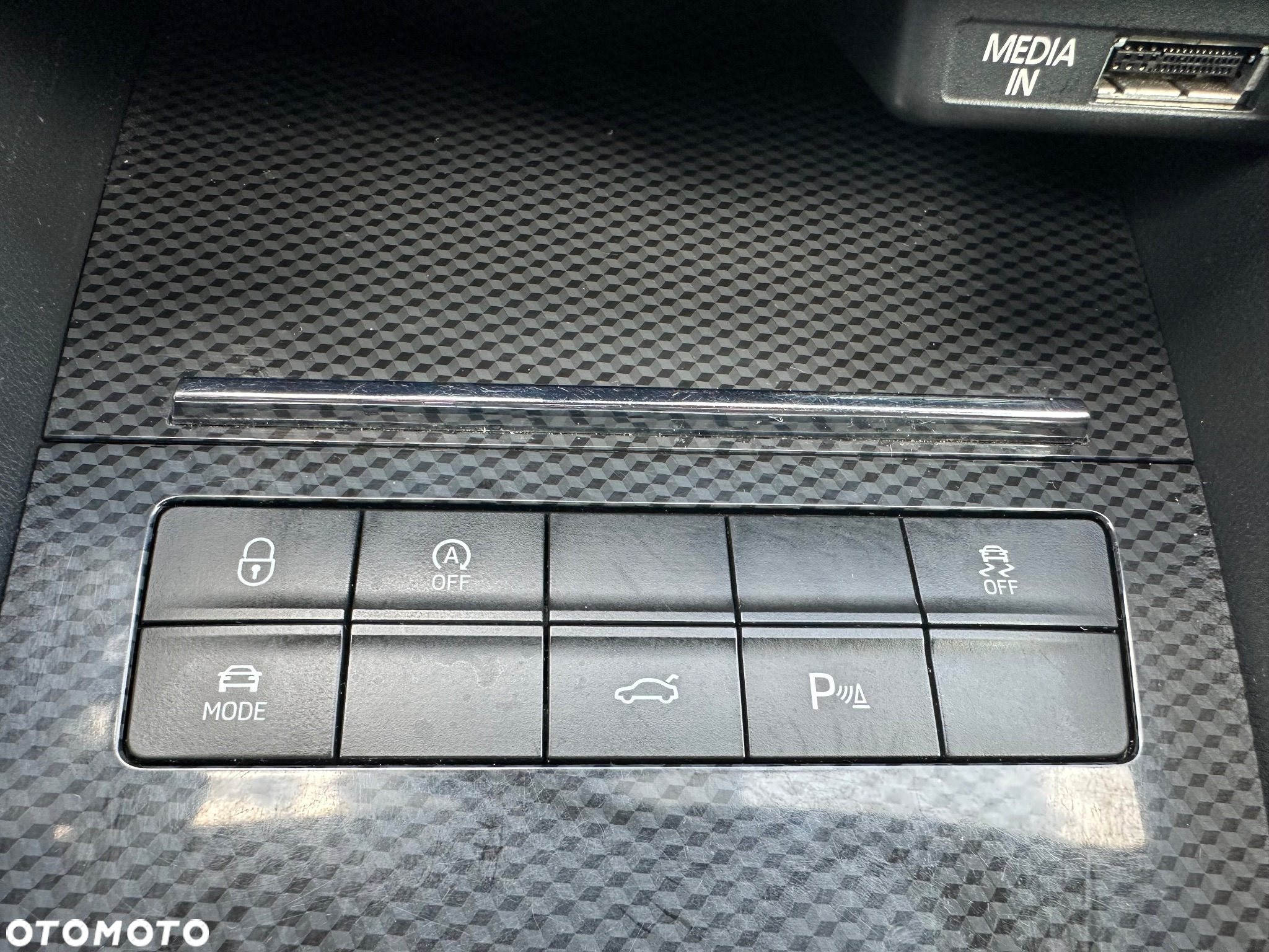 Skoda Octavia Combi 2.0 TDI DSG RS - 30