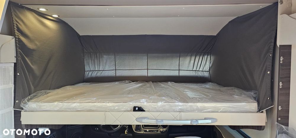 McLOUIS NEVIS 879G - 26